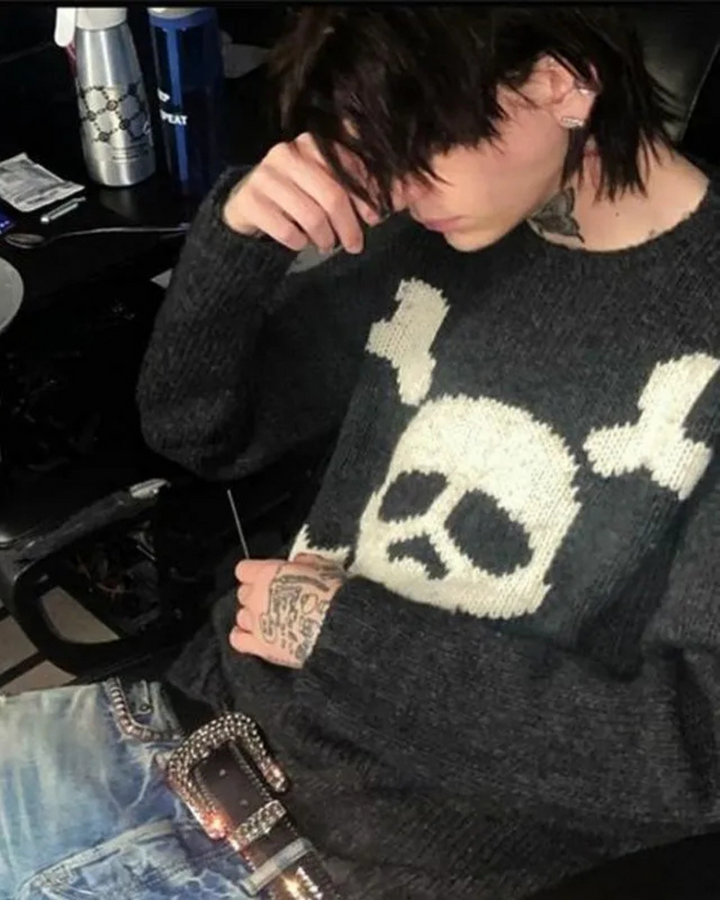 RETRO SKULL SWEATER